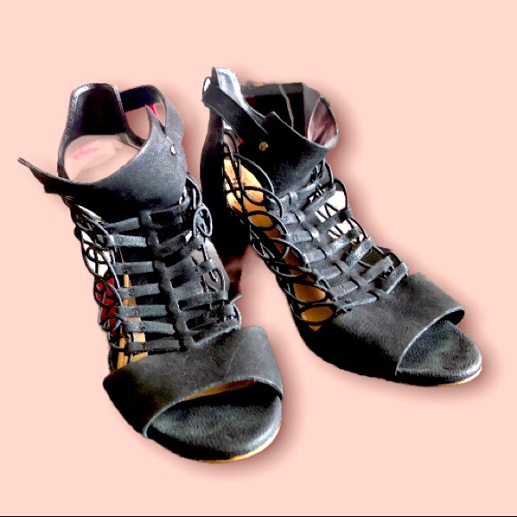 Vince Camuto Evel Gladiator Black Leather Strappy Cone Heel Caged Sandal 8.5 - Picture 2 of 12